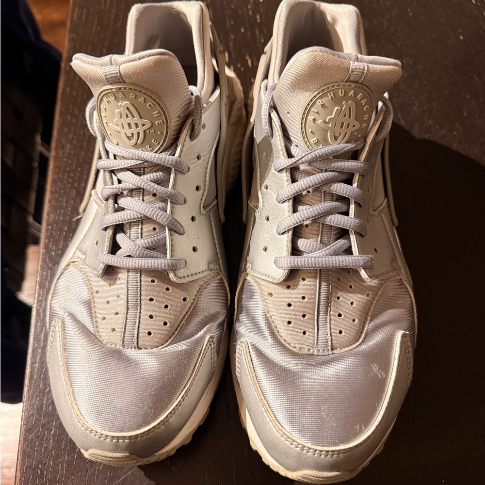 Nike Women's Gray Athletic Shoes